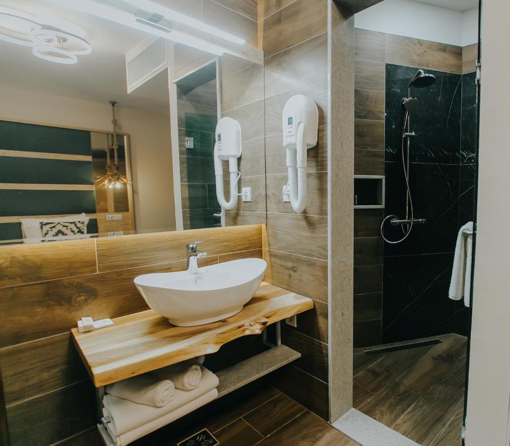Lostrita - Pastravarie, Hotel & Spa Baia Mare Luaran gambar
